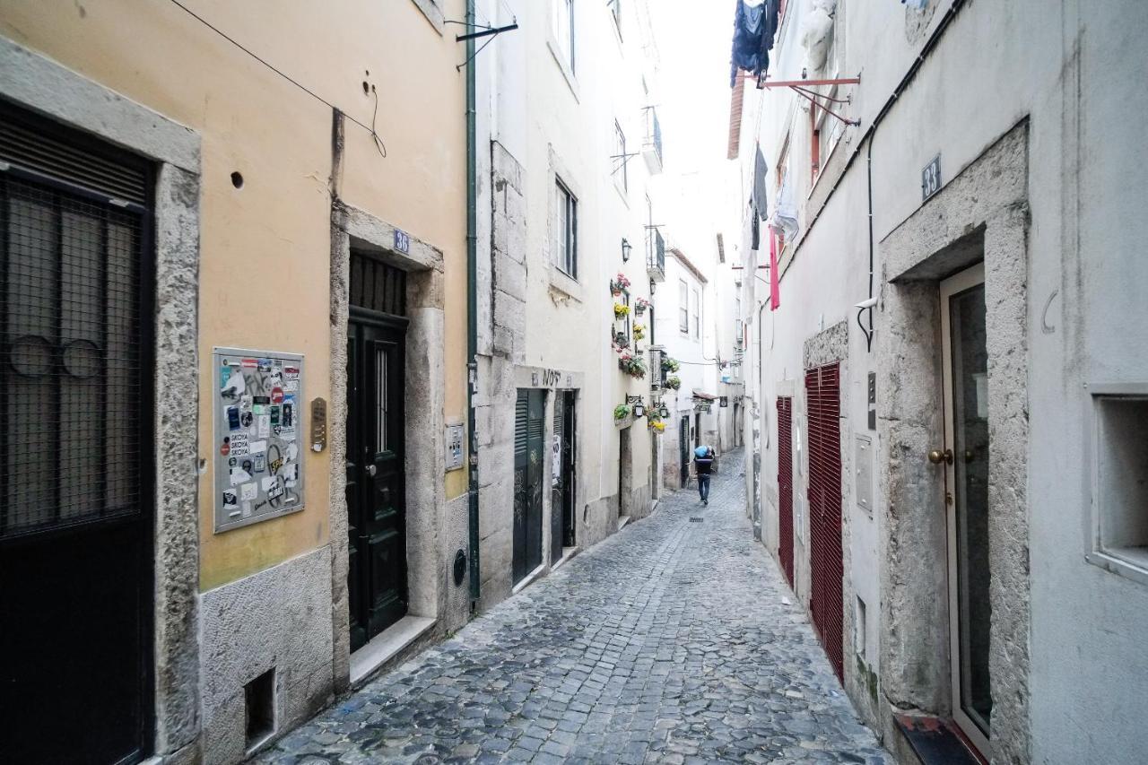 Апартаменты Lisbon Alfama S. Pedro Typical Экстерьер фото