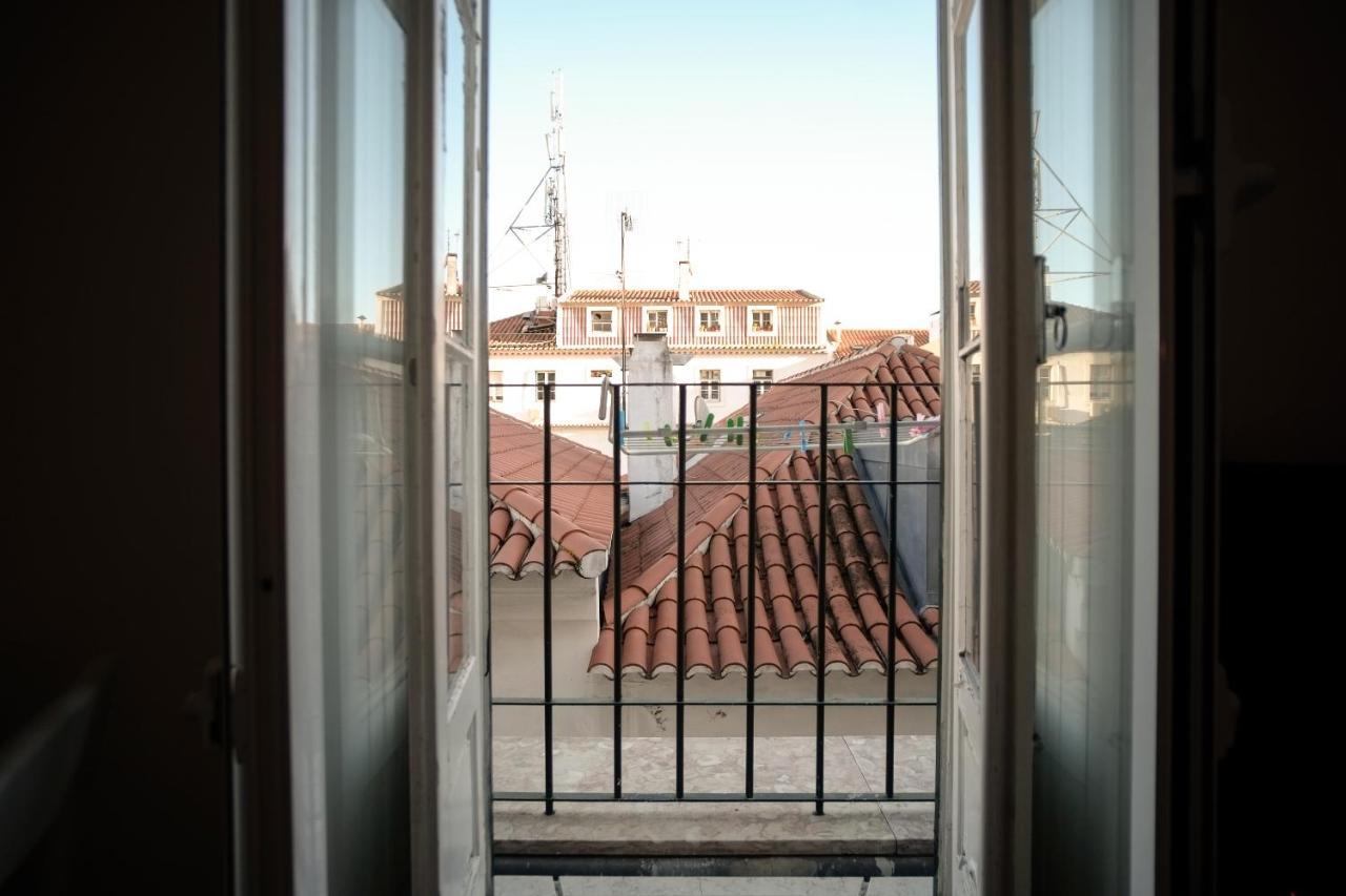 Апартаменты Lisbon Alfama S. Pedro Typical Экстерьер фото